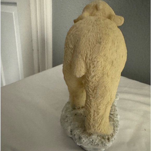 Mama polar bear and baby - Picture 5 of 10